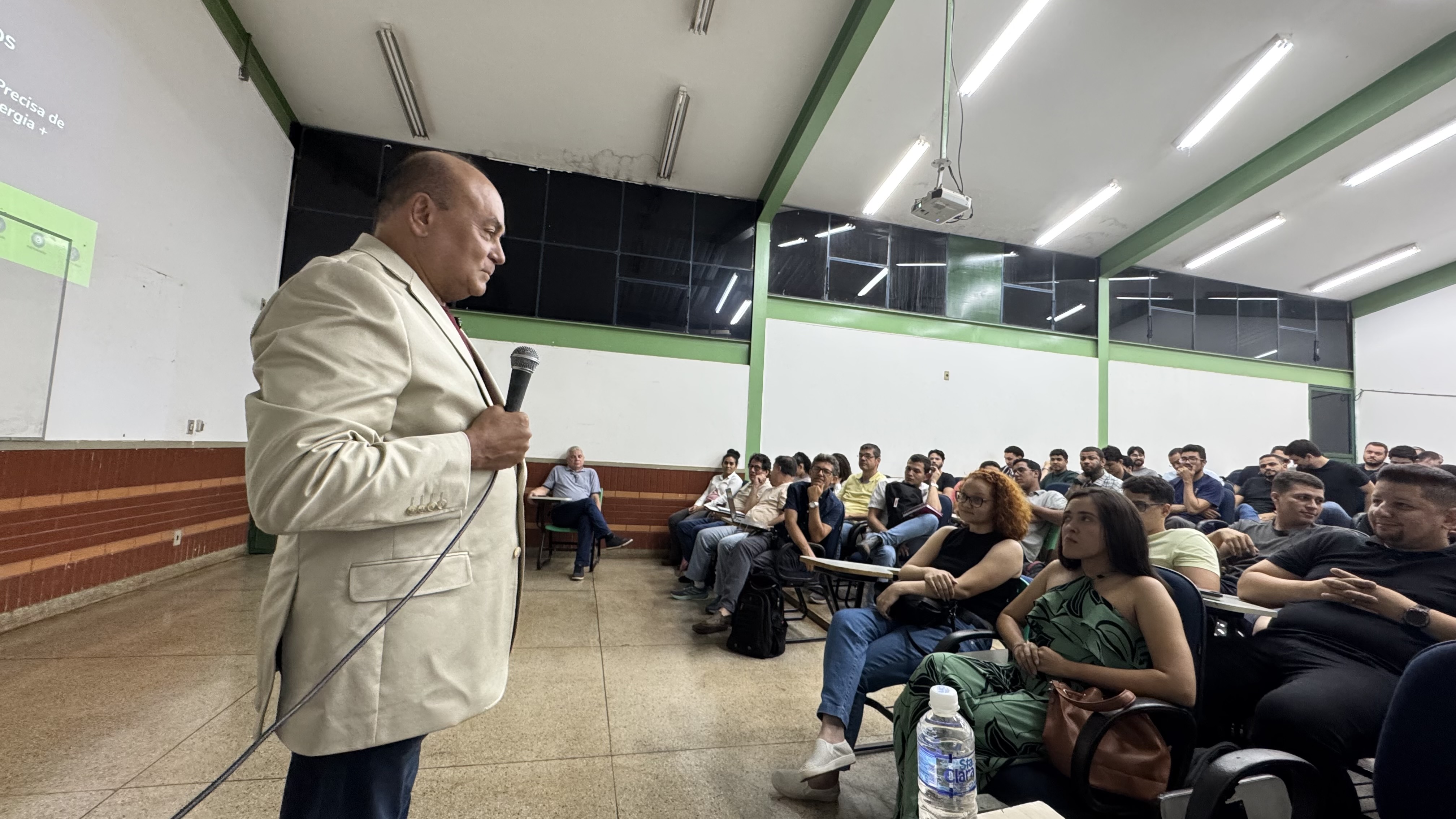 Ruy Adriano palestrando na IFTO